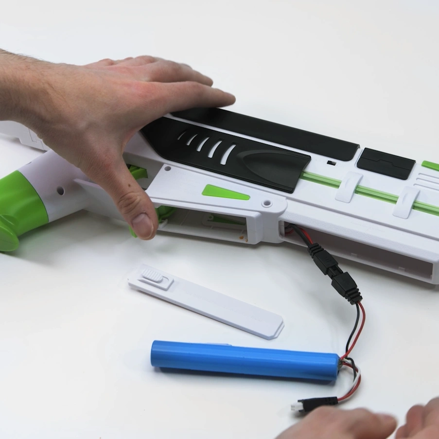 950023_LS_2 Water Blaster Rechargeable Battery 1800 mAh 950023 Being Connected to SRB1200